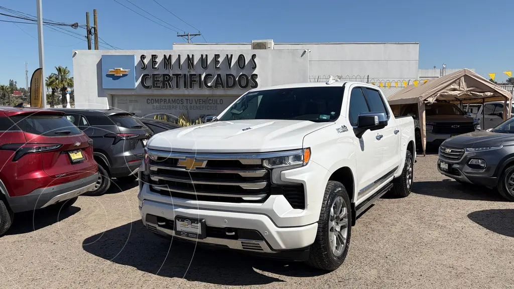 foto Chevrolet Cheyenne 6.2L High Country usado (2023) color Blanco precio $1,100,000
