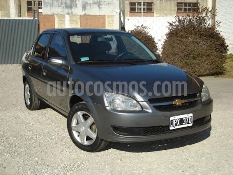 foto Chevrolet Classic 4P LT usado