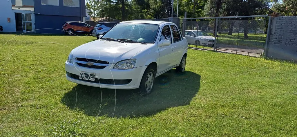 foto Chevrolet Classic 4P LS Spirit Plus usado (2015) color Blanco precio $10.500.000
