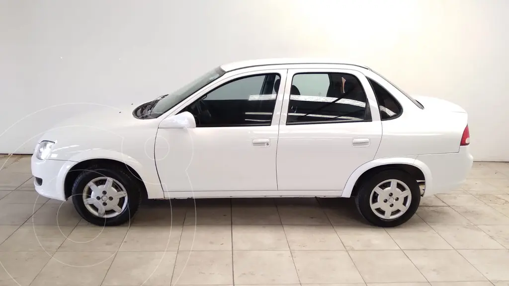 foto Chevrolet Classic 4P LS usado (2015) color Blanco Summit precio $7.900.000