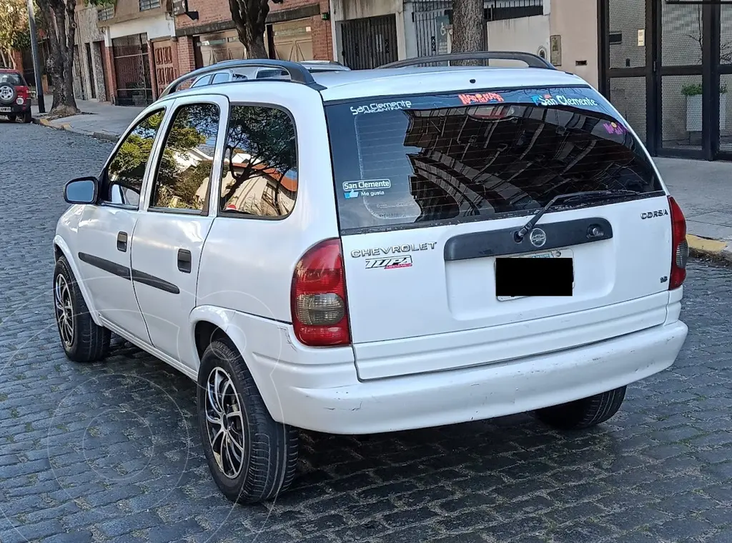 foto Chevrolet Corsa Classic 4P 1.6 GL usado (2005) color Blanco precio $6.500.000