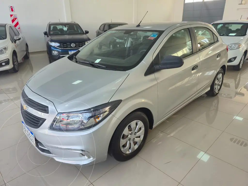 foto Chevrolet Onix Joy LS usado (2019) color Plata precio $14.900.000
