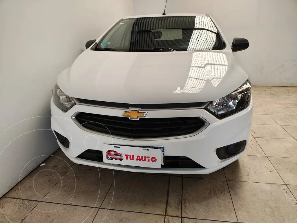 foto Chevrolet Onix LT usado (2018) color Blanco Summit precio $15.900.000