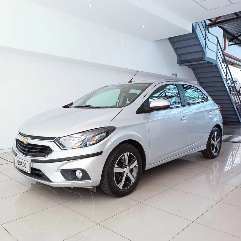 foto Chevrolet Onix LTZ usado (2018) color Plata precio $16.000.000