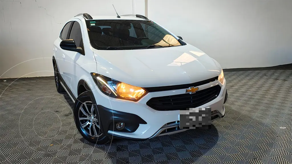 foto Chevrolet Onix Activ usado (2017) color Blanco Summit precio $16.170.000