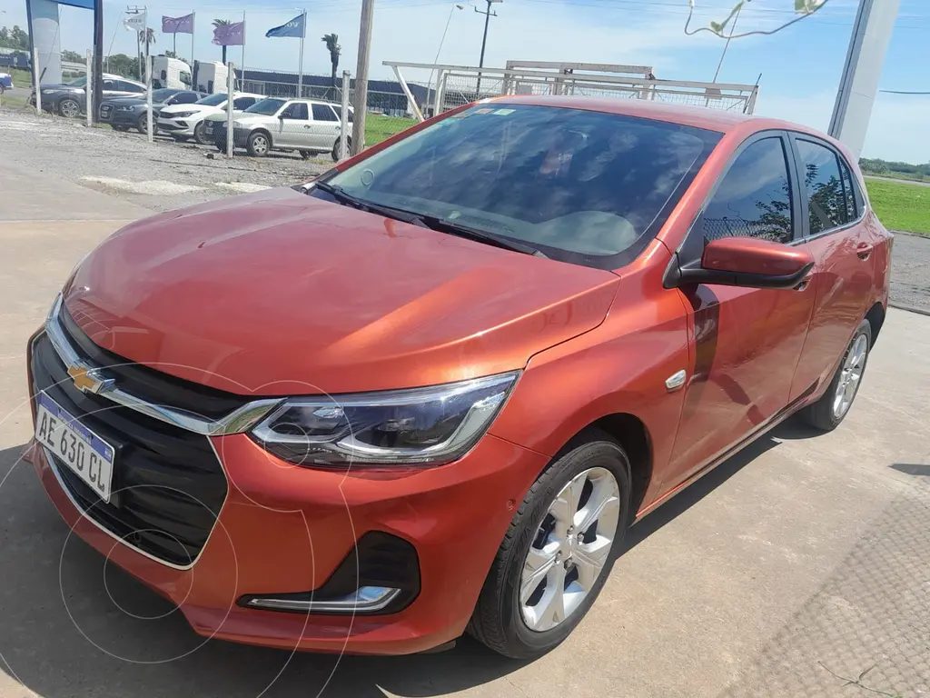 foto Chevrolet Onix 1.0T Premier I usado (2021) color Naranja precio $22.500.000