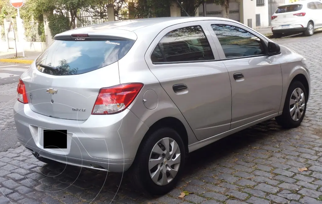 foto Chevrolet Onix LT usado (2016) color Plata precio u$s8.500