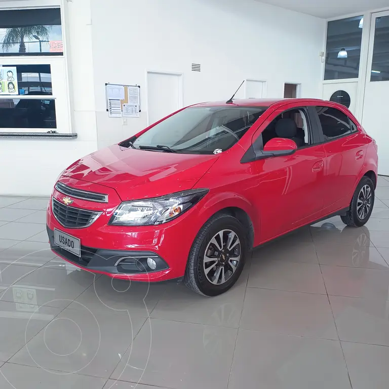 foto Chevrolet Onix LTZ usado (2015) color Rojo precio $13.900.000