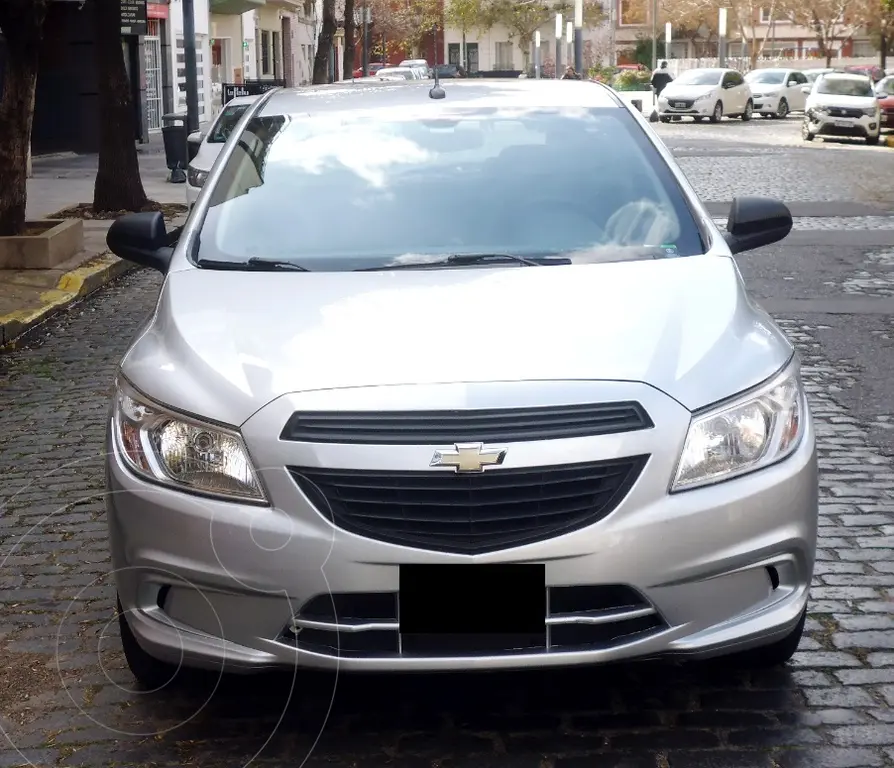 foto Chevrolet Onix LT usado (2016) color Plata precio u$s8.500
