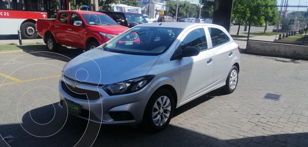 foto Chevrolet Onix 1.4L LT usado (2018) color Plata precio $9.990.000