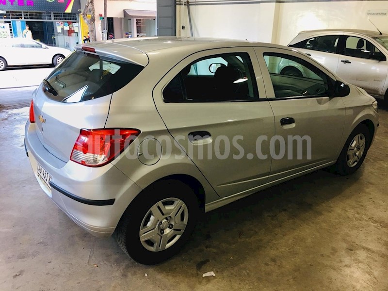 foto Chevrolet Onix LS Joy + usado