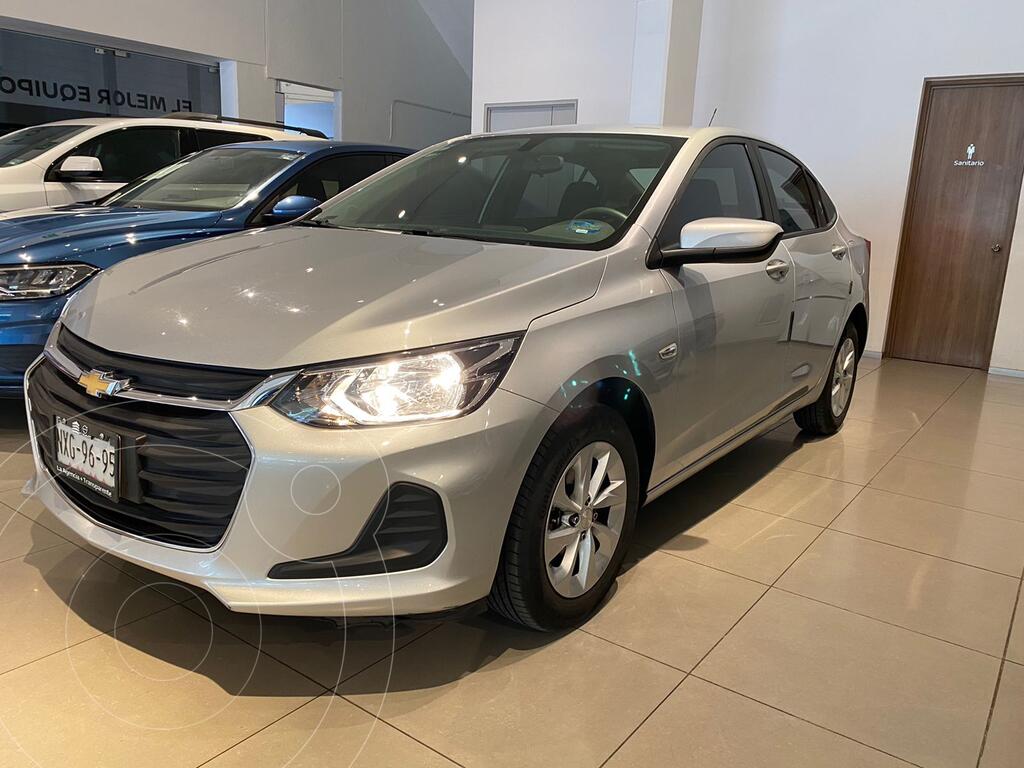 foto Chevrolet Onix LT usado (2021) color Plata precio $295,000