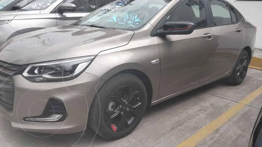 foto Chevrolet Onix Premier Red Line Aut usado (2023) color Beige precio $365,500
