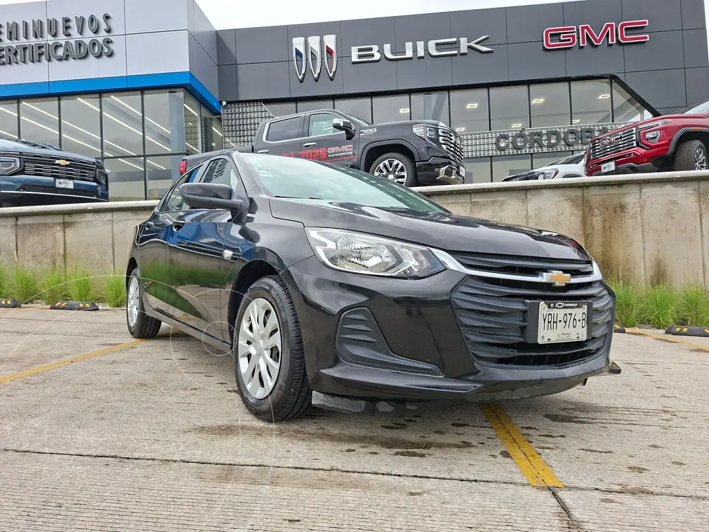 foto Chevrolet Onix LS Aut usado (2023) color Negro precio $260,000