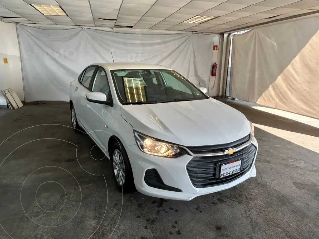 foto Chevrolet Onix LS Aut usado (2023) color Blanco precio $219,800