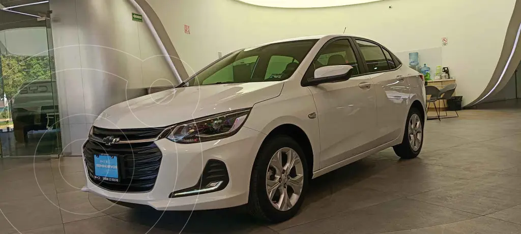 foto Chevrolet Onix LT usado (2024) color Blanco precio $288,000