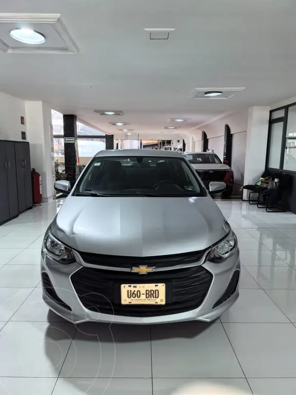 foto Chevrolet Onix LS usado (2021) color Plata precio $160,000