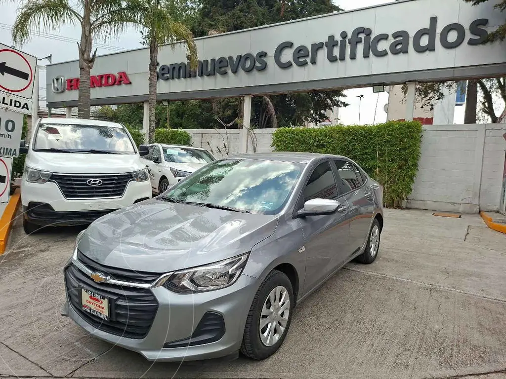 foto Chevrolet Onix LS usado (2023) color Gris precio $218,000