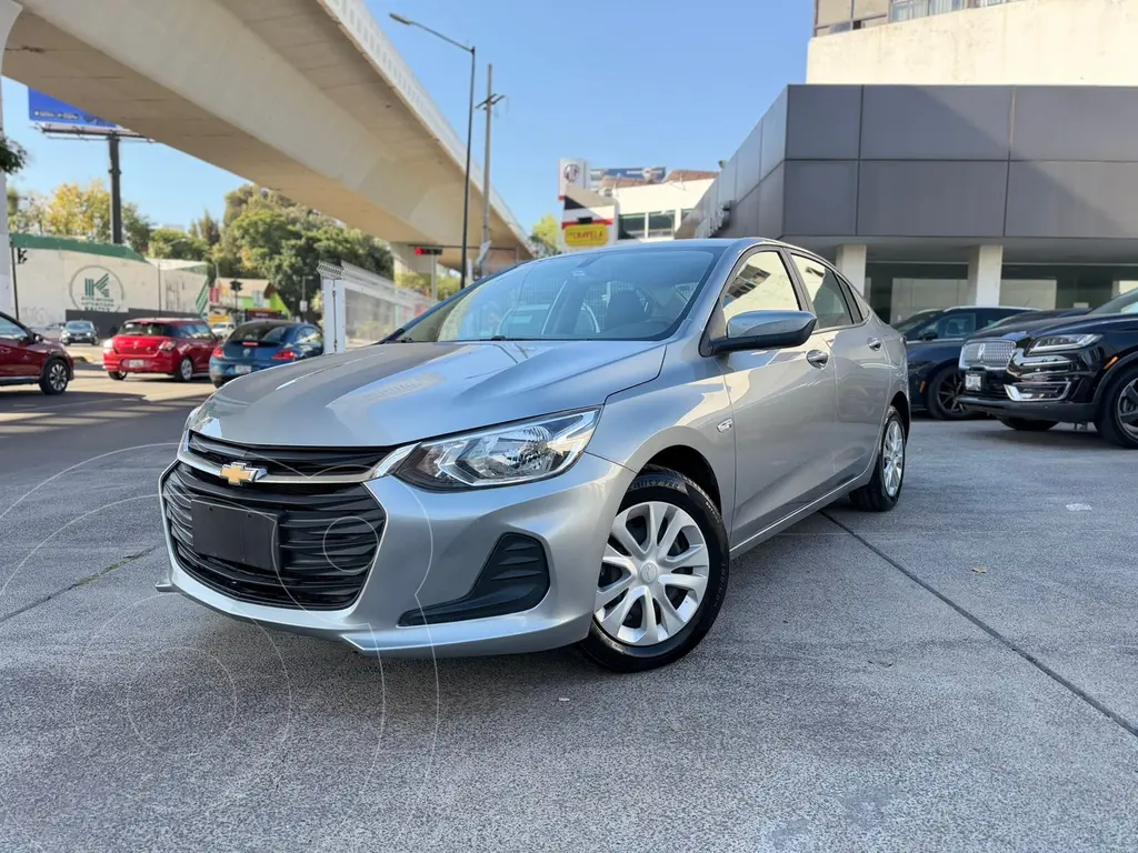 foto Chevrolet Onix LS Aut usado (2023) color Gris precio $205,000