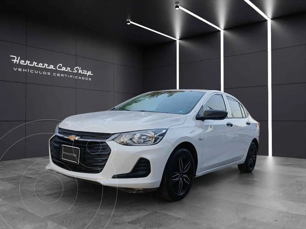 foto Chevrolet Onix LS usado (2021) color Blanco precio $215,000