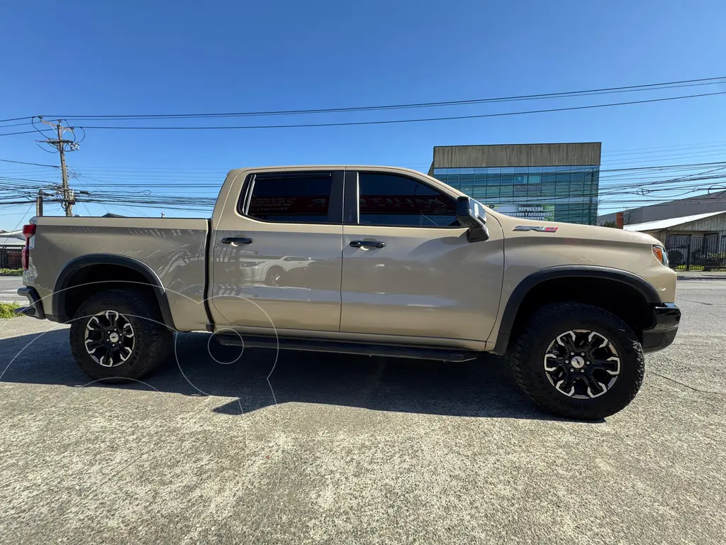 foto Chevrolet Silverado 6.2L ZR2 4x4 usado (2023) color Gris Metálico precio $48.950.000
