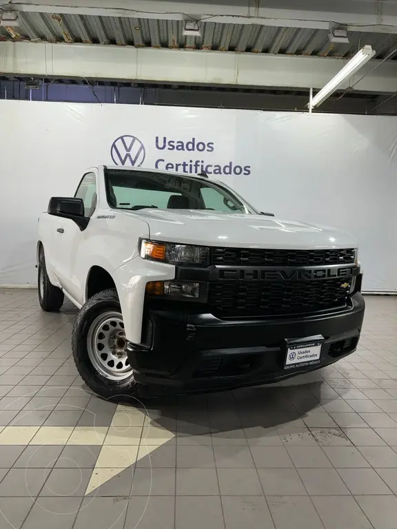 foto Chevrolet Silverado Cabina Regular 4X2 usado (2020) color Blanco precio $400,000