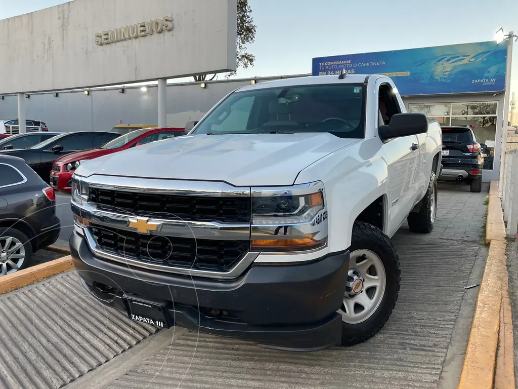 foto Chevrolet Silverado Cabina Regular 4X4 usado (2018) color Blanco precio $445,000