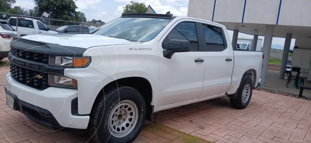 foto Chevrolet Silverado Doble Cabina 4X2 usado (2020) color Blanco precio $580,000