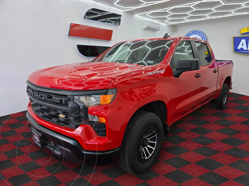 foto Chevrolet Silverado Doble Cabina 4X2 usado (2024) color Rojo Lava precio $829,900