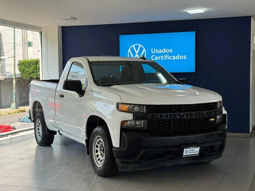 foto Chevrolet Silverado Cabina Regular 4X2 usado (2020) color Blanco precio $400,000