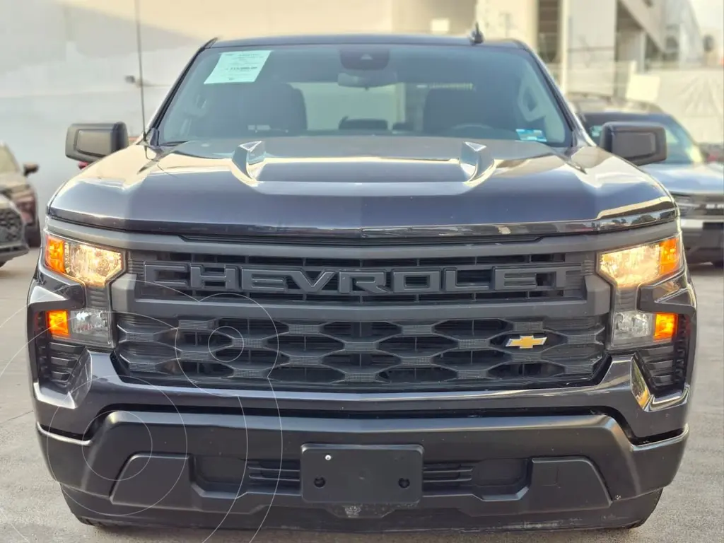 Chevrolet silverado doble cabina 4x2 (2024)