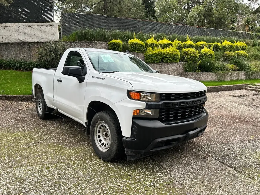foto Chevrolet Silverado Cabina Regular 4X2 usado (2020) color Blanco precio $400,000