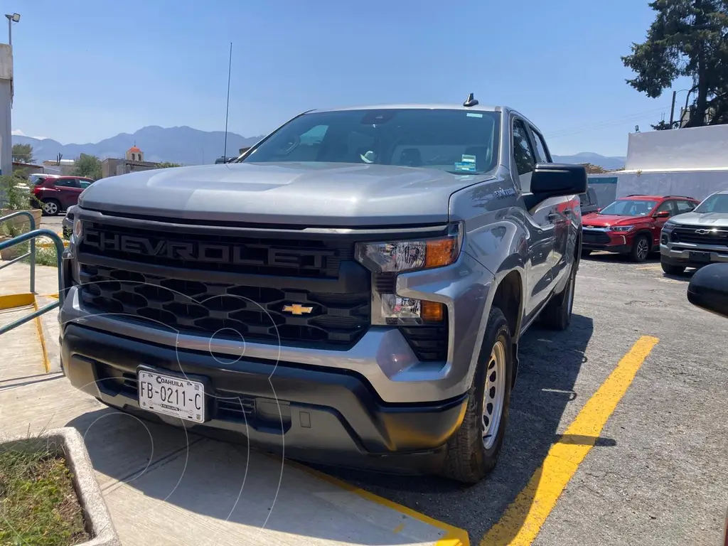 foto Chevrolet Silverado Doble Cabina 4X2 usado (2023) color Gris precio $699,900
