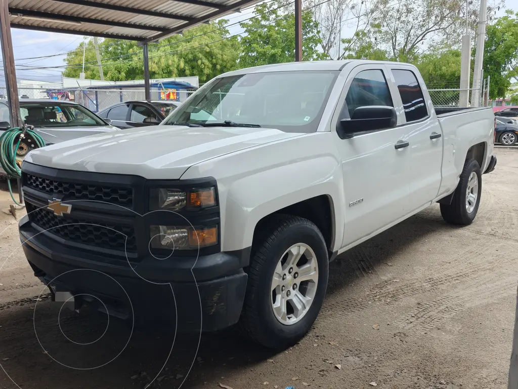 Chevrolet Silverado 4x2 Doble Cabina LS 2015