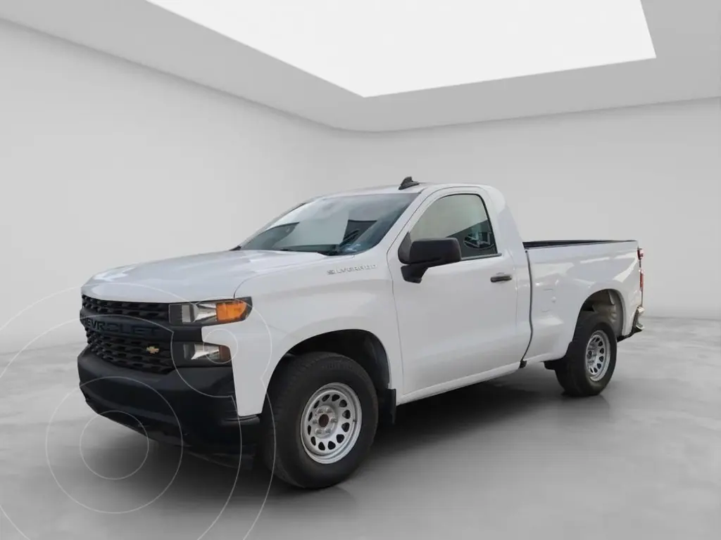 foto Chevrolet Silverado Cabina Regular 4X2 usado (2020) color Blanco precio $400,000