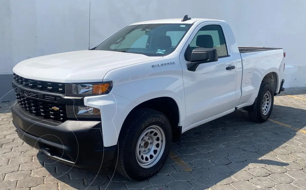 foto Chevrolet Silverado Cabina Regular 4X2 usado (2020) color Blanco precio $400,000