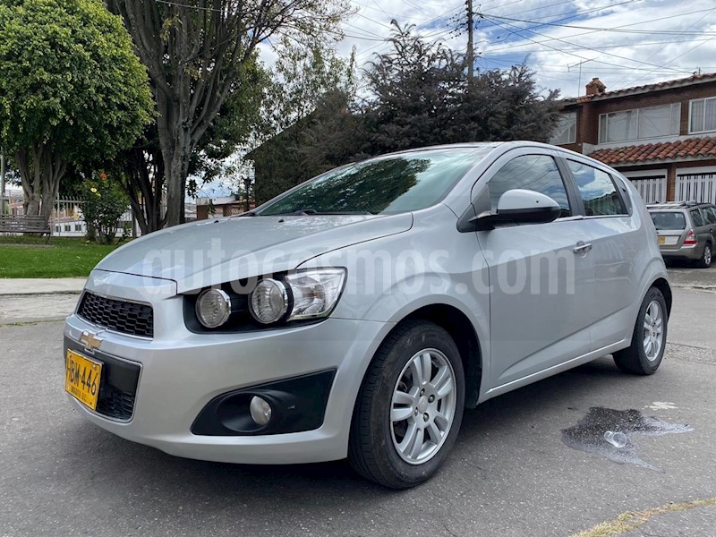 foto Chevrolet Sonic Hatchback 1.6 LT usado (2013) color Plata precio $24.500.000