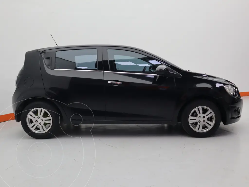 foto Chevrolet Sonic 1.6 LT usado (2015) color Negro precio $30.990.000