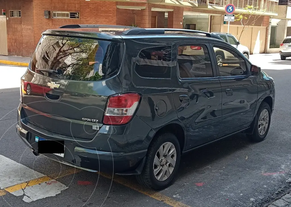 foto Chevrolet Spin LTZ 1.8 7 Pas usado (2017) color Gris precio $17.500.000