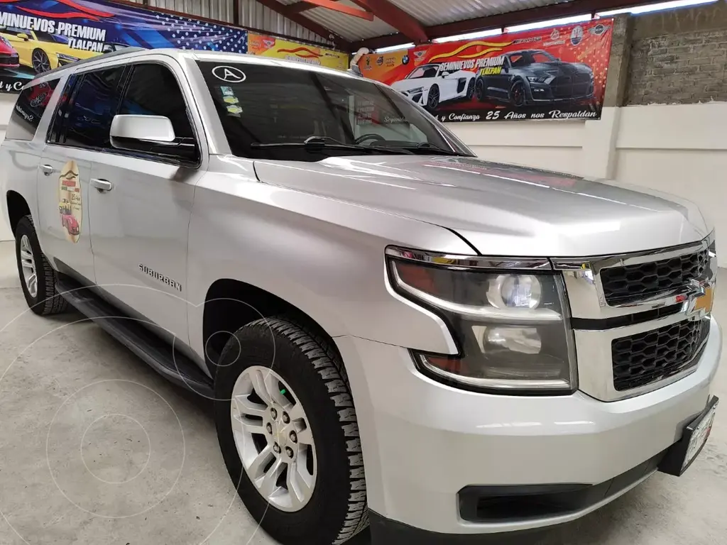 foto Chevrolet Suburban LT Piel Banca usado (2017) color Plata Brillante precio $699,900