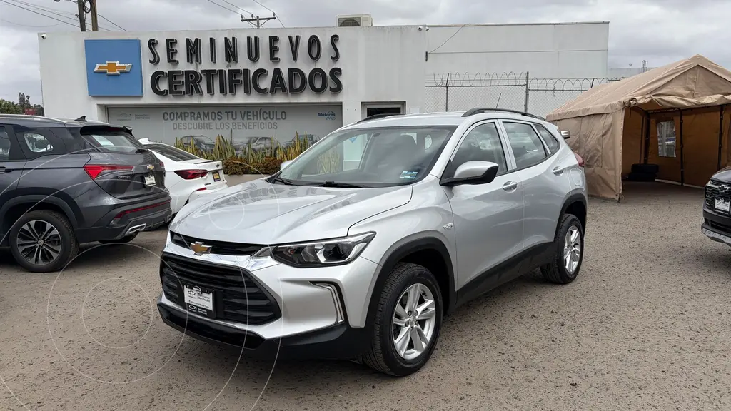 foto Chevrolet Tracker LS Aut usado (2023) color plateado precio $285,000