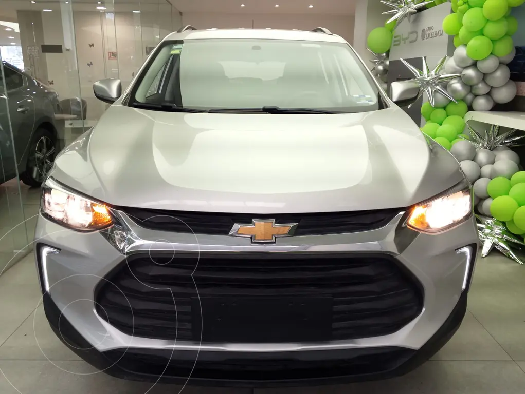 foto Chevrolet Tracker LS usado (2023) color Plata precio $294,000