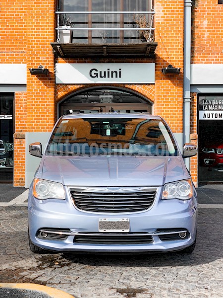 foto Chrysler Town and Country Limited usado