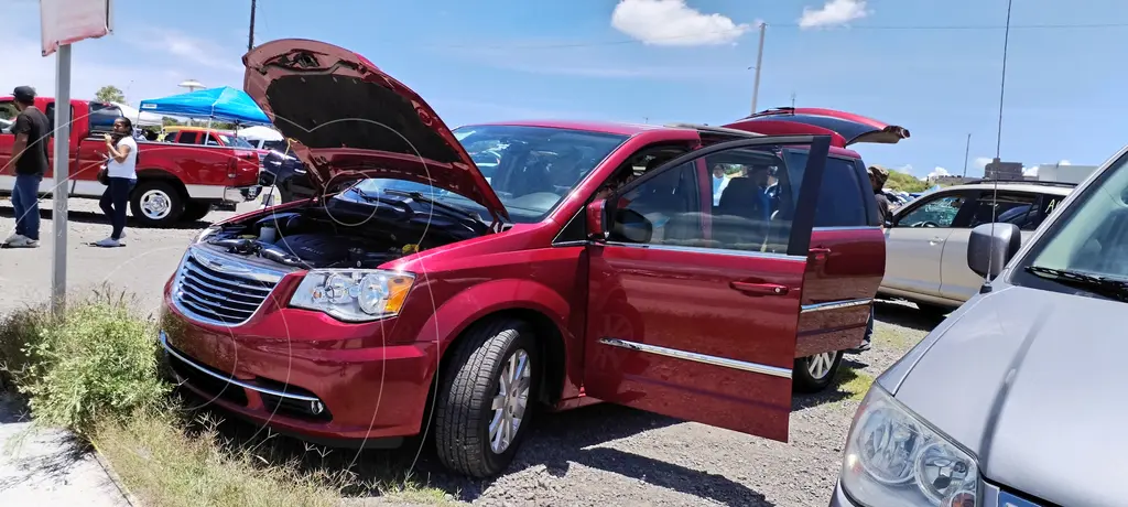 Chrysler Town and Country Touring Piel 3.6L (2016)