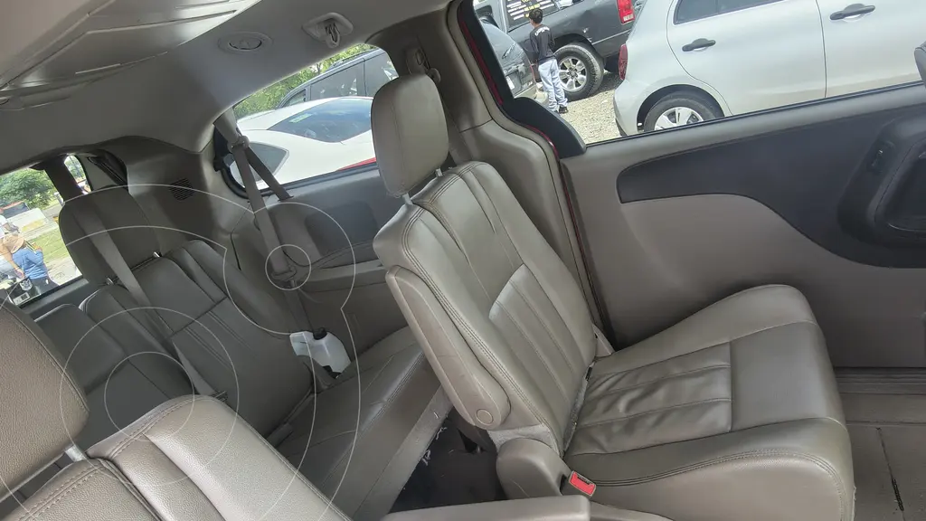 Chrysler Town and Country Touring Piel 3.6L 2016
