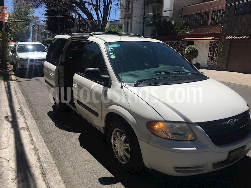 foto Chrysler Voyager 3.3L LX usado