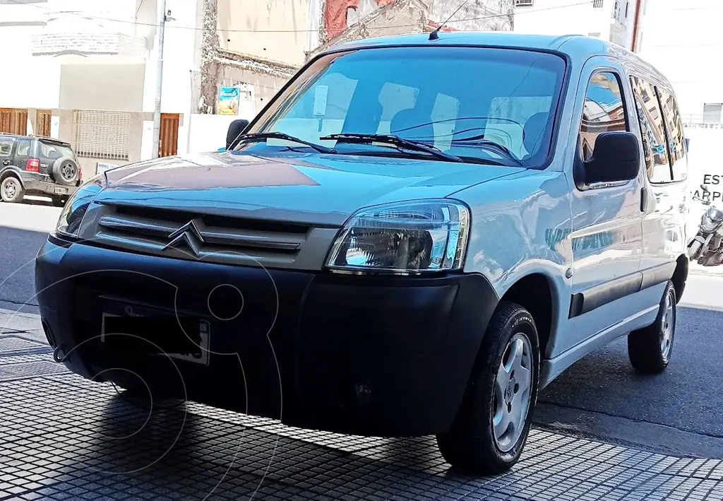 foto Citroën Berlingo Furgón 1.6 HDi Business Mixto usado (2017) color Gris precio $16.000.000