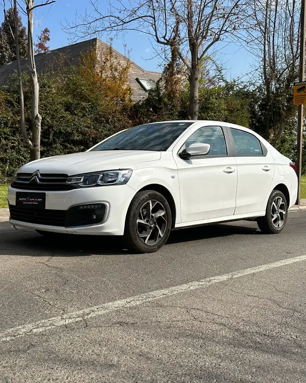 foto Citroën C-Elysée 1.6L HDi 92 BVM Shine usado (2022) color Blanco precio $12.500.000