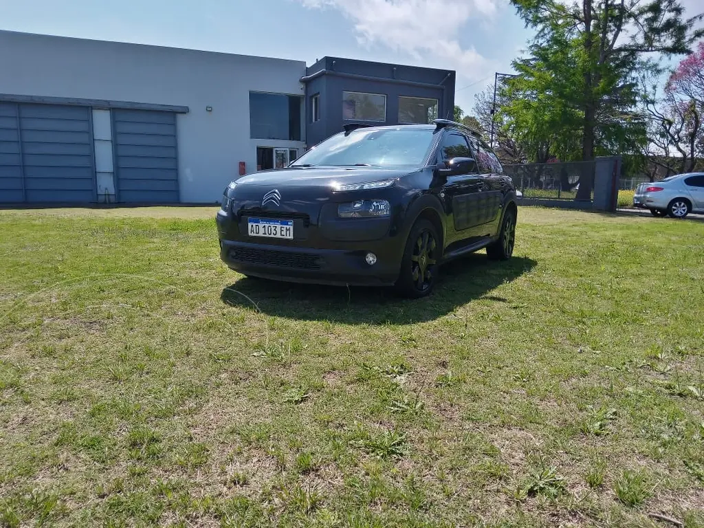 foto Citroën C4 Cactus Shine Aut usado (2018) color Negro precio $19.500.000
