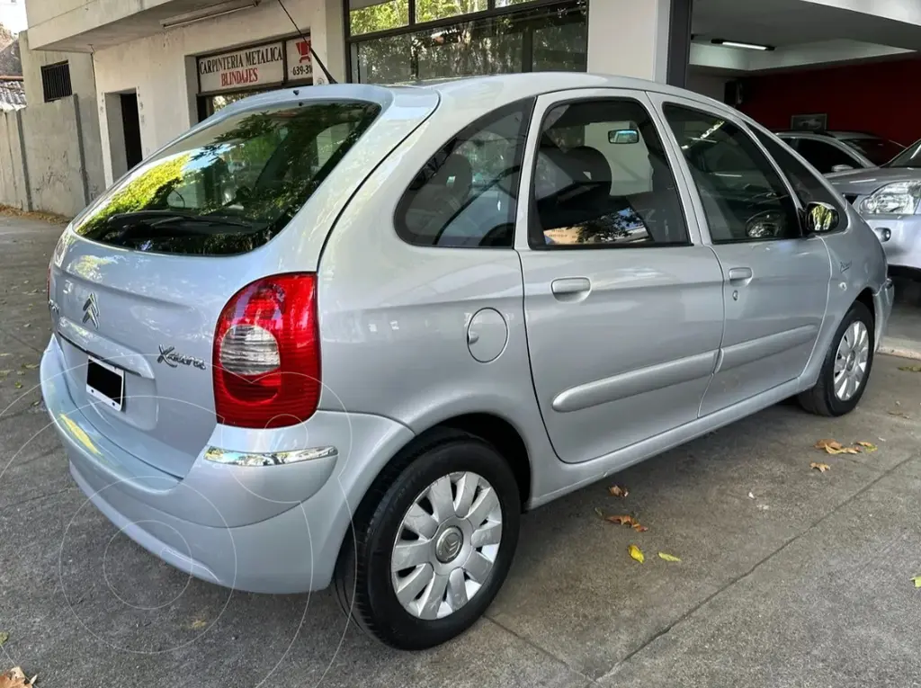 foto Citroën Xsara Picasso 2.0i Exclusive BVA usado (2011) color Plata precio $9.900.000